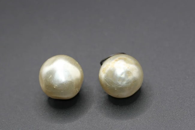 Mabe Faux Pearl Vintage Scrollwork back Clip Earrings .lot#389: Mabe Faux Pearl Vintage Scrollwork back Clip Earrings measures 3/4" in diameter