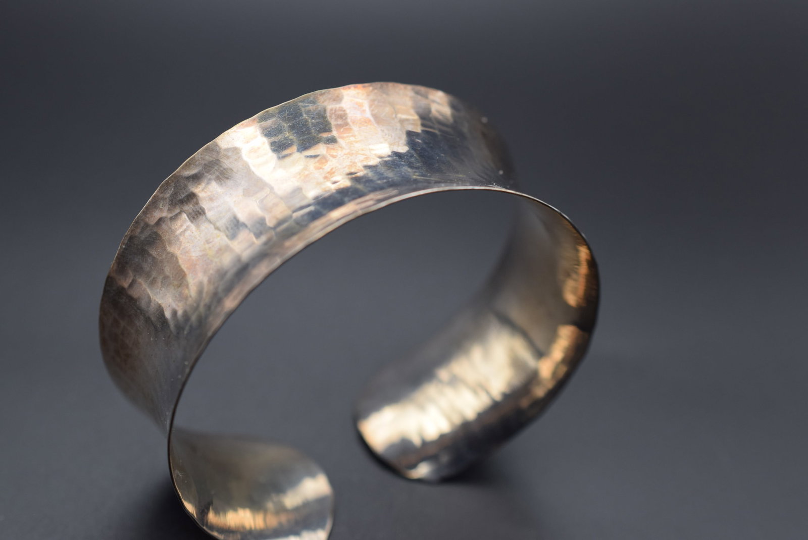 Hammered Sterling Silver Bracelet Vintage 25.92 grams Lot HK 395: Hammered Sterling Silver Bracelet Vintage 25.92 grams