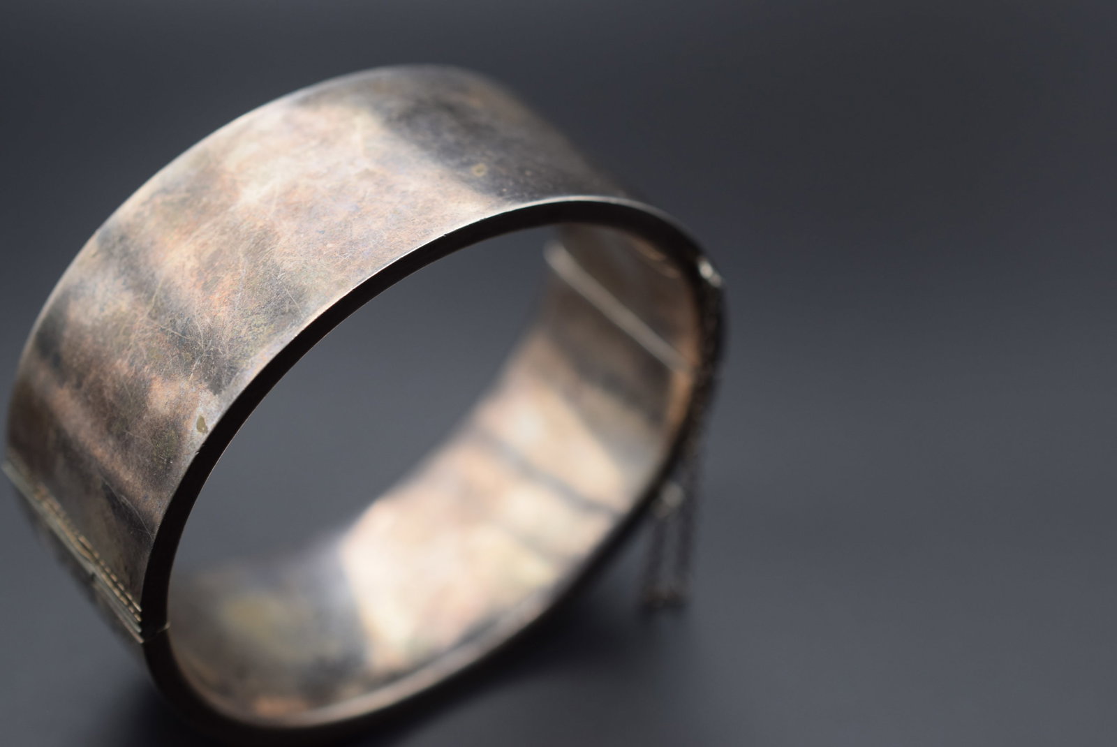Edwardian Etched Hinged Sterling Bracelet Vintage 40.16 grams Lot HK 396: Edwardian Etched Hinged Sterling Bracelet Vintage 40.16 grams one dent