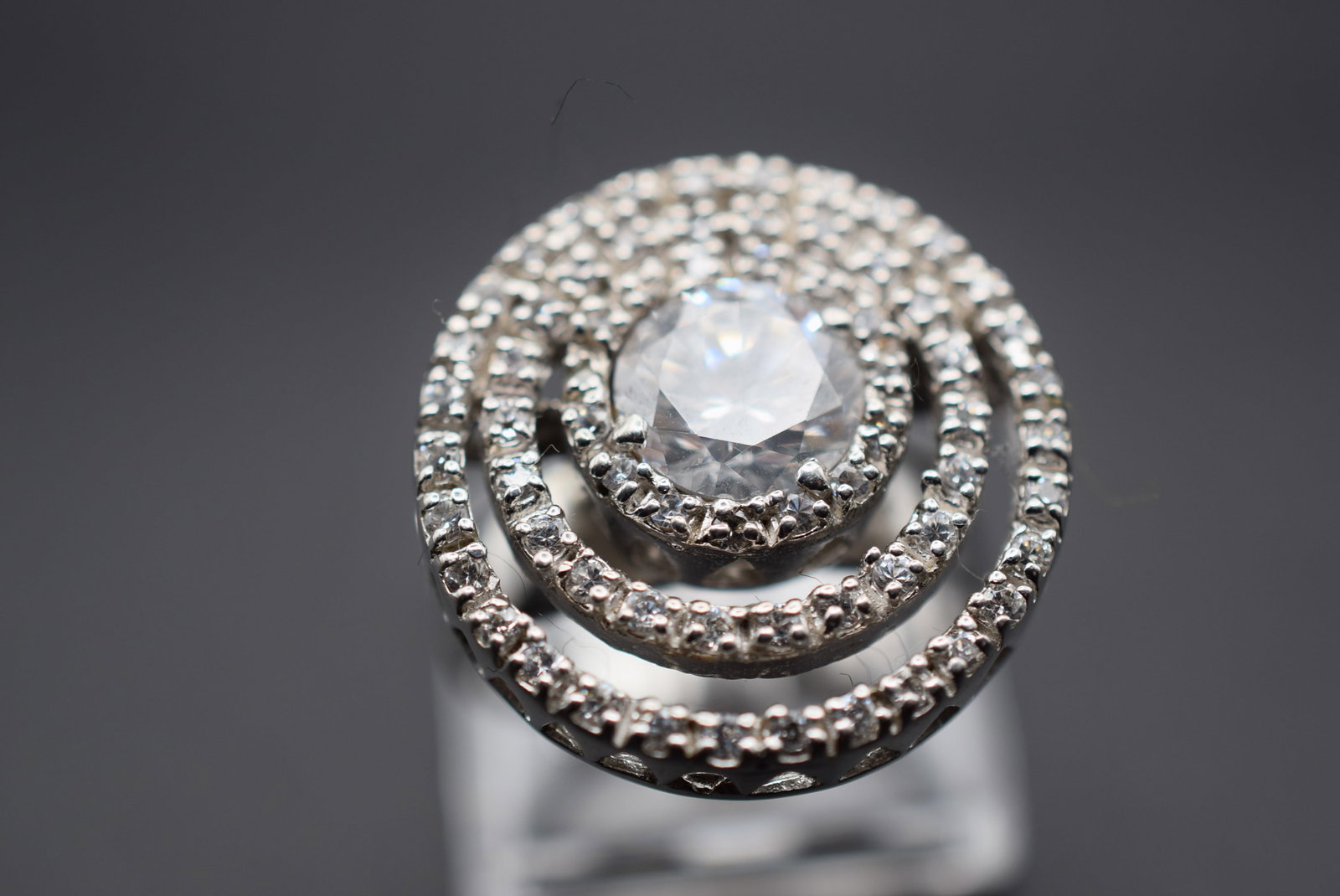 Large Top CZ Ring Vintage Sterling 9.87 grams Size 7 Lot HK 412: Large Top CZ Ring Vintage Sterling 9.87 grams Size 7