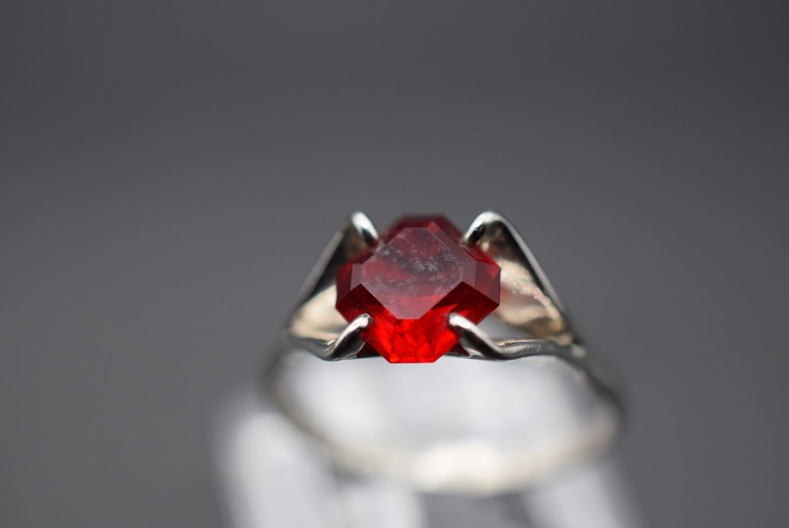 Red Ring Vintage Sterling size 8 Lot HK 432: Ring Vintage Sterling Size 8