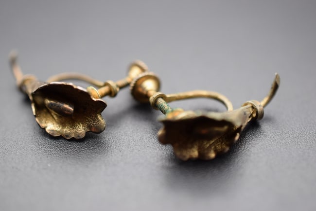Bond Boyd Sterling Vermail Gold Wash Screwback Earrings 1940's Signed Vintage Lot EH 436: Bond Boyd Sterling Vermail Gold Wash Screwback Earrings 1940's Signed Vintage measures 1" x 3/8" signed Bond Boyd Ster on the backings weighs 3.21 grams