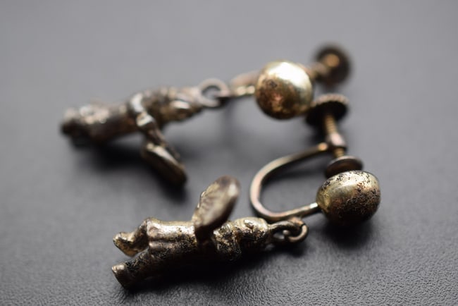 Sterling Screwback Indiginous Lady with Drum Vintage Earrings Lot EH 437: Sterling Screwback Indiginous Lady with Drum Vintage Earrings measures 7/8" x 3/8" plus the bale signed Sterling on the earring backings weighs 8.44 grams