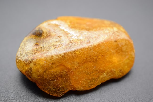 Marvelous Egg Yolk Baltic Amber Chunk Vintage Lot EH 483: Marvelous Egg Yolk Baltic Amber Chunk Vintage measures 2 1/4" x 1 1/2" weighs 14.1 grams