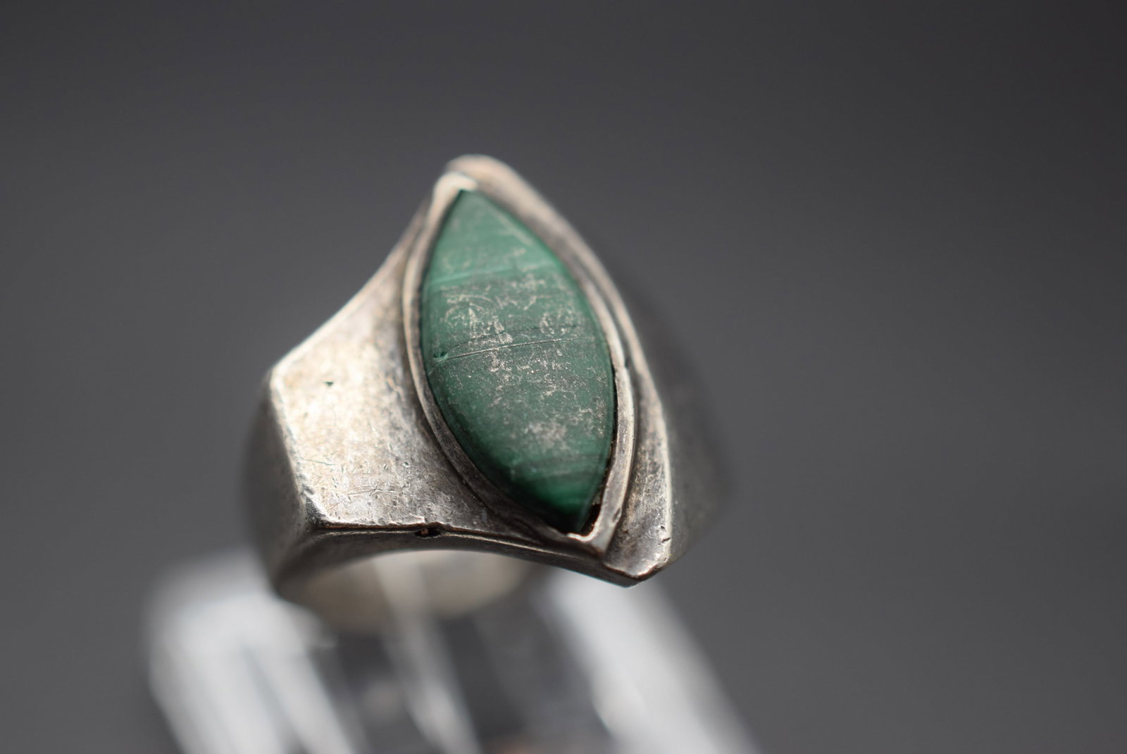 Malachite Ring Vintage Sterling Size 6.5 weighs 7.2 grams Lot HK 491: Malachite Ring Vintage Sterling Size 6.5 weighs 7.2 grams