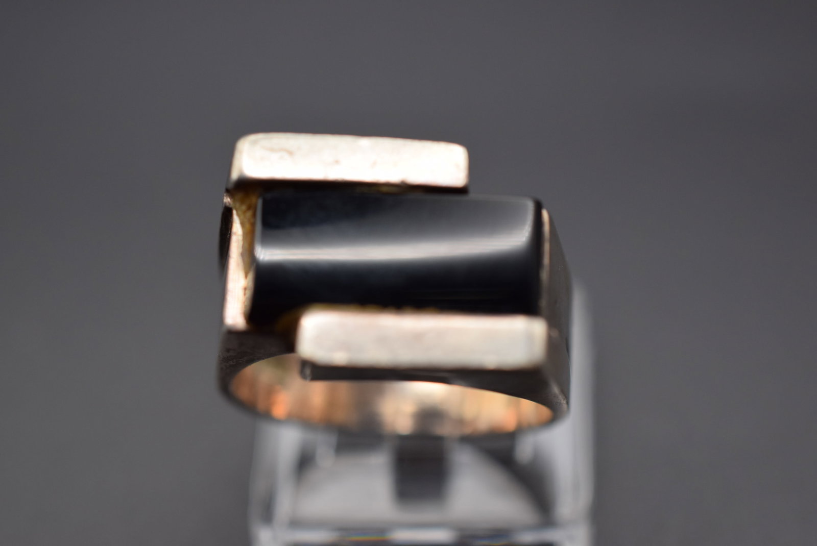 Onyx Modernist Ring Vintage Sterling Size 8 weighs 10.47 grams Lot HK 510: Onyx Modernist Ring Vintage Sterling Size 8 weighs 10.47 grams