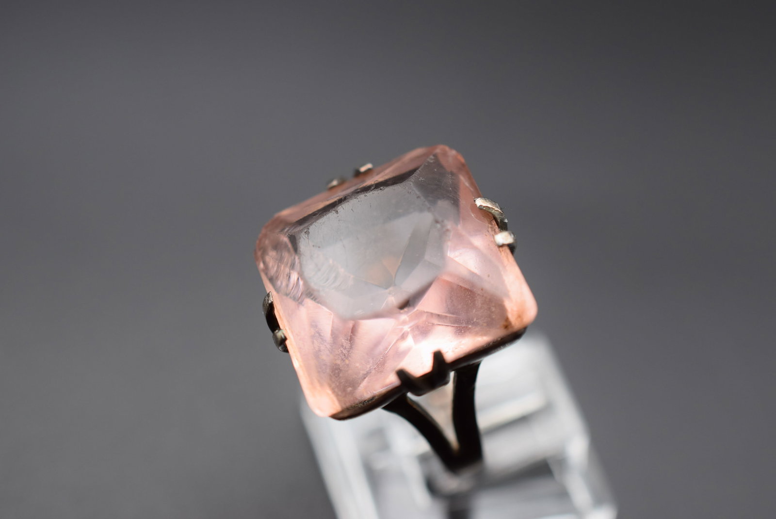 Old Ring Vintage Sterling Size 6.5 weighs 8 grams Lot HK 515: Old Ring Vintage Sterling Size 6.5 weighs 8 grams chip in corner of stone