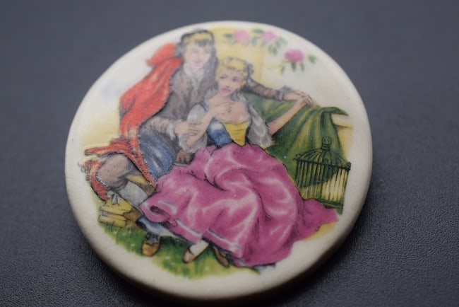 Porcelain Vintage Cameo Scene Prooch Pin Hand Painted Lot EH 523: Porcelain Vintage Cameo Scene Prooch Pin Hand Painted measures 1 7/8" in diameter