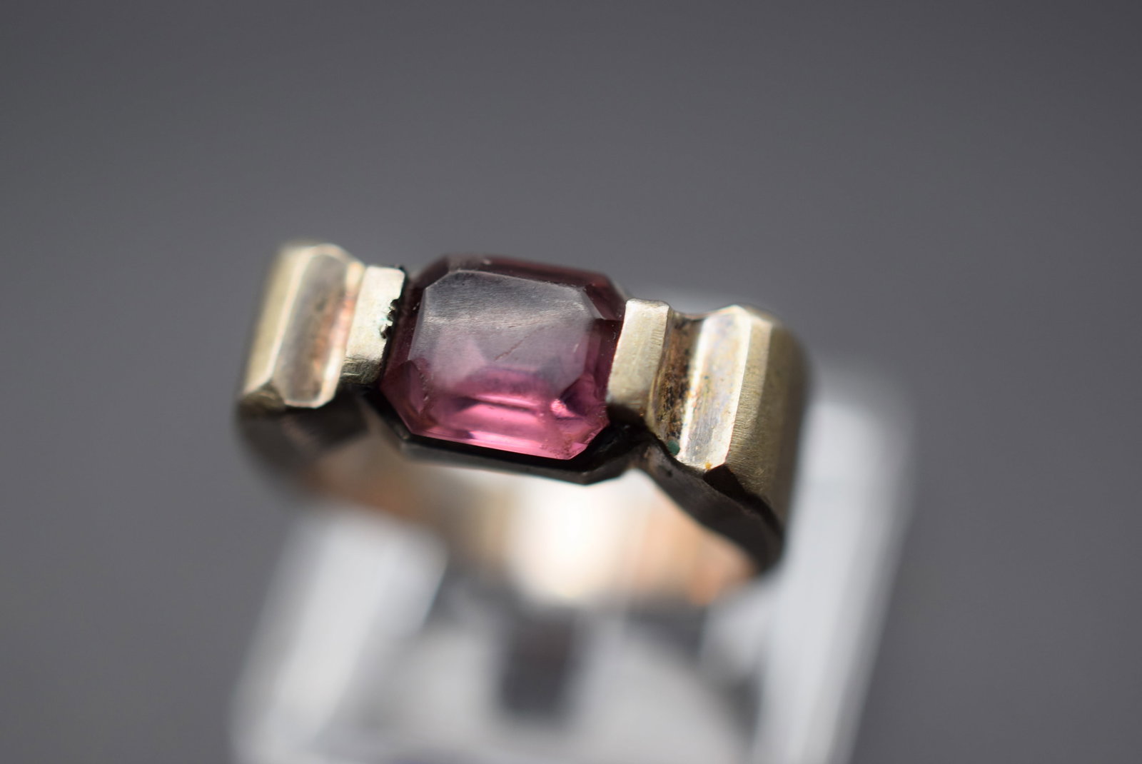Purple Thick Ring Vintage Sterling Size 5.25 weighs 5.86 grams Lot HK 526: Purple Thick Ring Vintage Sterling Size 5.25 weighs 5.86 grams