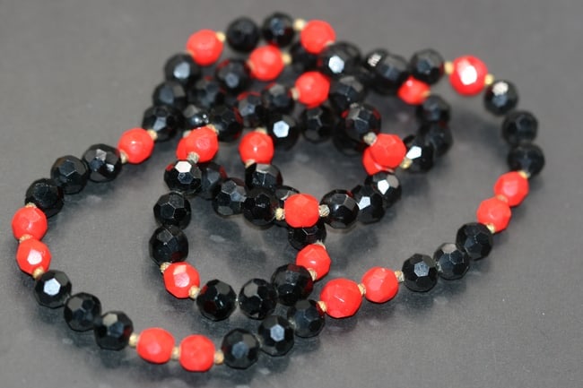 Black Crystal and Red Crystal Necklace Lot 546: Black Crystal and Red Crystal Necklace measures 26" long and the red beads are knotted all beads measure 7mm