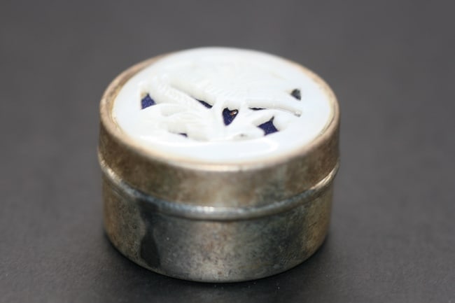 Mother of Pearl Silver Pill Box Cutwork top Vintage Lot 547 (1 of 4)