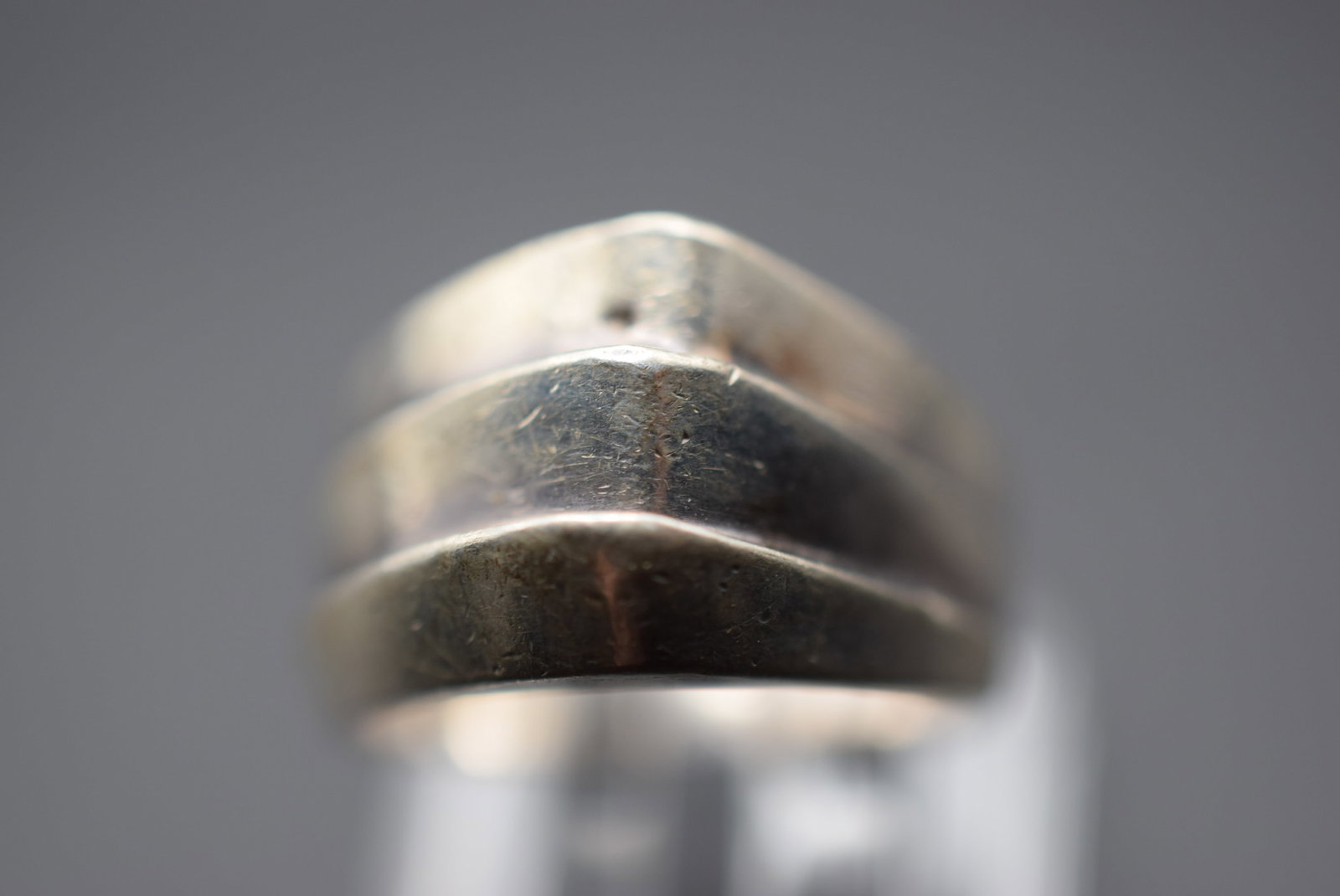 Chevron Ring Vintage Sterling Size 7.5 Weighs 6.46 grams Lot HK 551: Chevron Ring Vintage Sterling Size 7.5 Weighs 6.46 grams