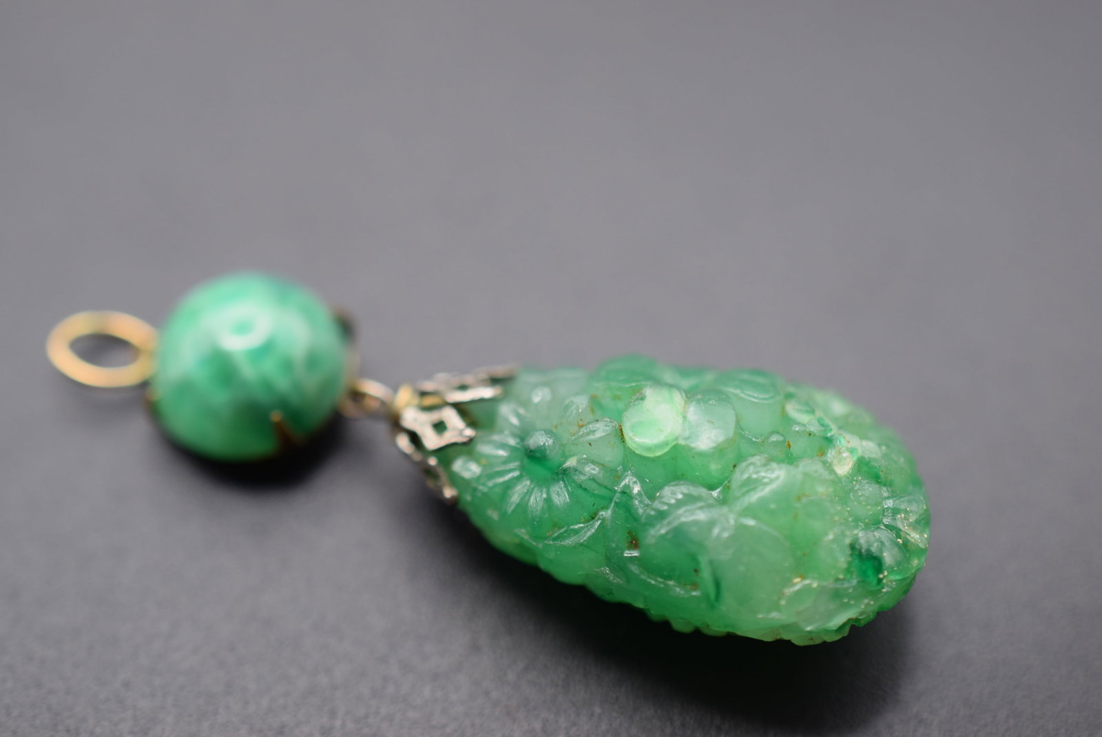 Flowers Molded Glass Like Peking but Glass Pendant Vintage Lot HK 615 (1 of 2)