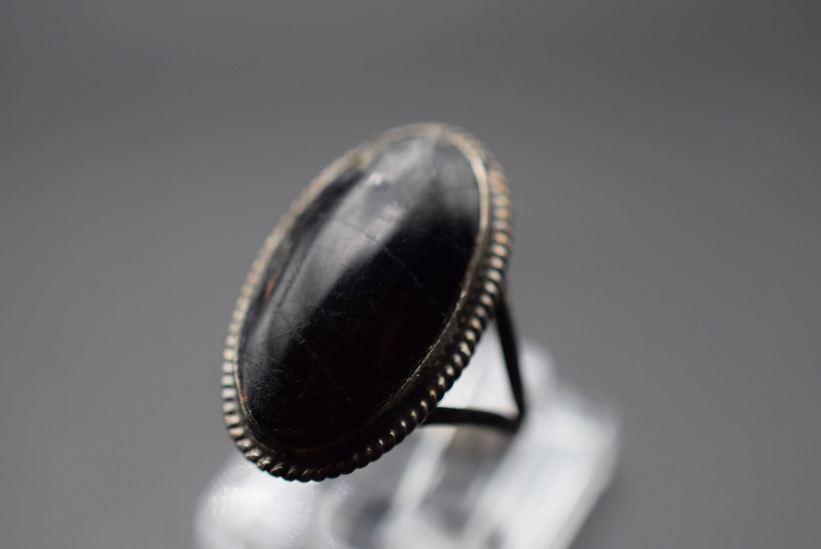 Sterling Silver 925 Vintage Ring Size 6.5 Lot EH 621: Sterling Silver 925 Vintage Ring Size 6.5 top measures 1" weighs 3.68 grams