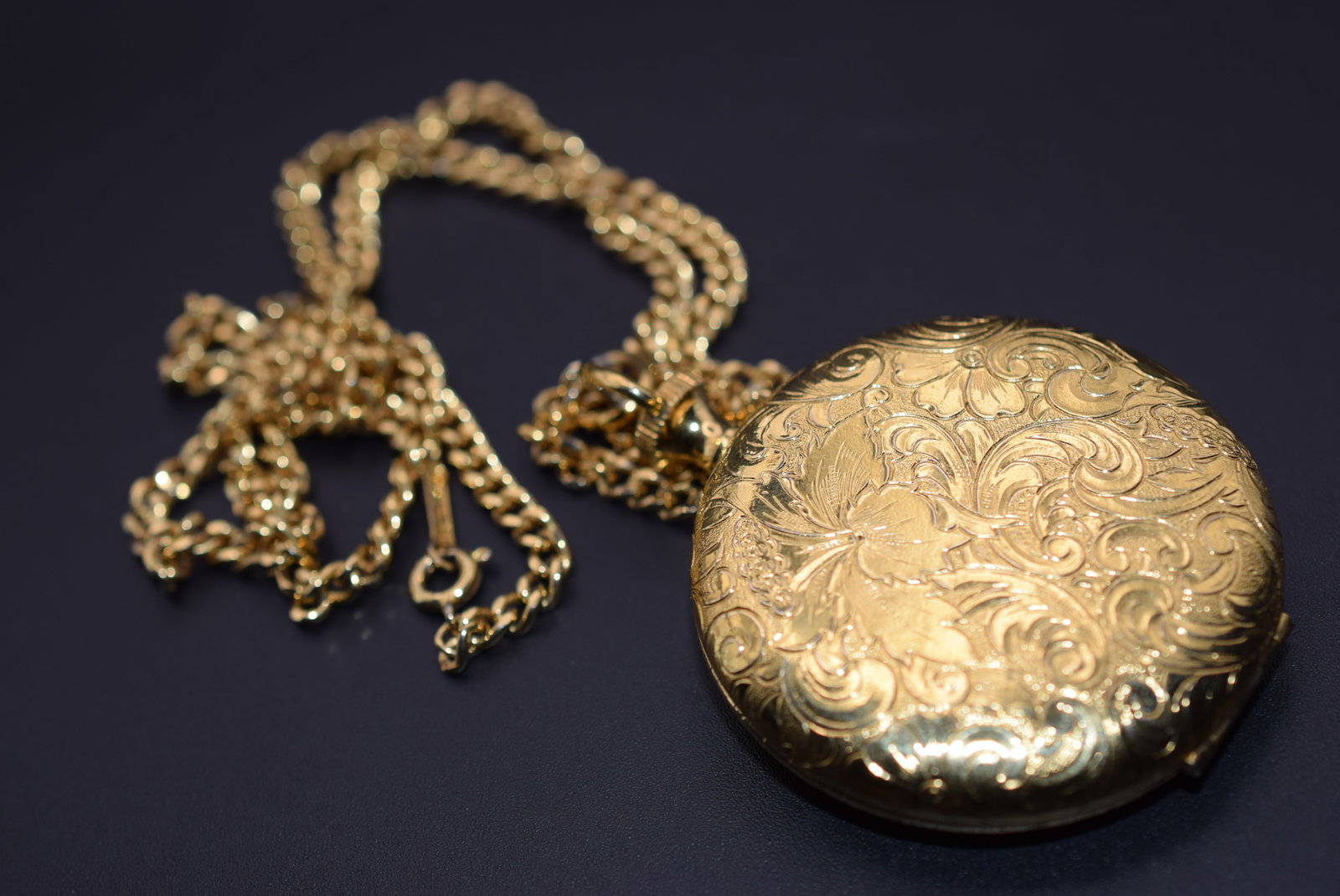 Locket Necklace Vintage Lot HK 654 (1 of 3)