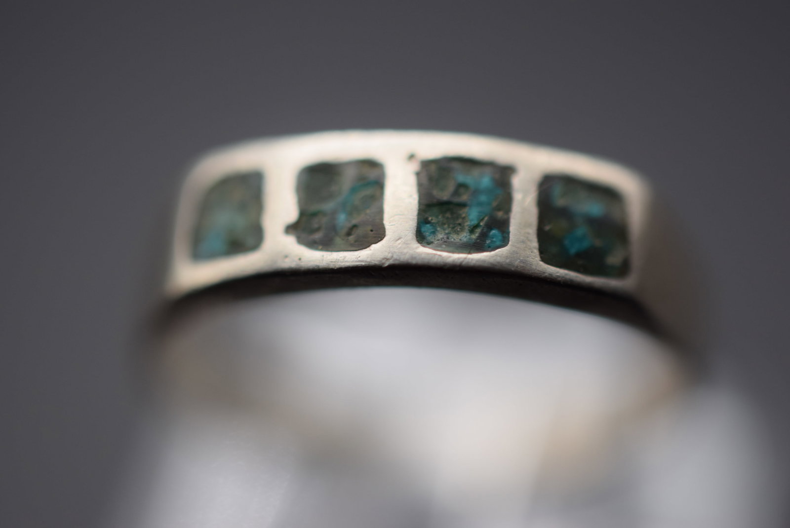 Turquoise Inlaid ELL Sterling Silver 925 Vintage Ring Size 6.5 Lot EH 663: Turquoise Inlaid ELL Sterling Silver 925 Vintage Ring Size 6.5 measures 1/4" wide signed ELL weighs 2.13 grams