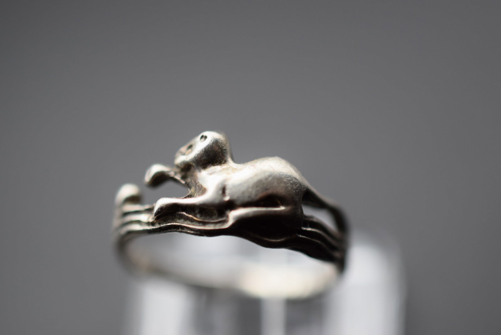 Cat Playing Ball Sterling Silver 925 Vintage Ring Size 4.75 Lot EH 664: Cat Playing Ball Sterling Silver 925 Vintage Ring Size 4.75 top measures 3/8" wide Signed 925 weighs 1.68 grams