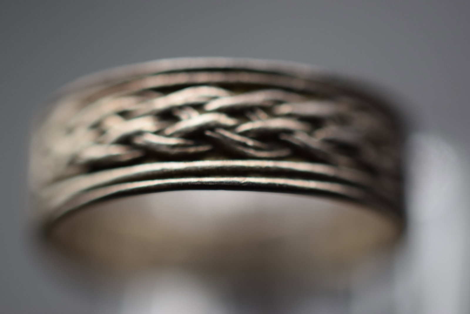 Celtic Weave Old Sterling Silver 925 Vintage Ring Size 9.5 Lot EH 687: Celtic Weave Old Sterling Silver 925 Vintage Ring Size 9.5 measures 1/4" wide signed 925 you can only see the 9 well weighs 3.54 grams