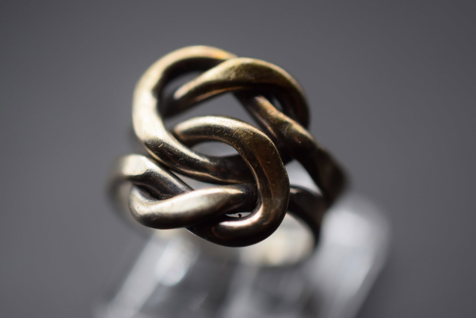 Double Knot Two Rings Together Joined by Knots Sterling Silver 925 Vintage Ring Size 6.5 Lot EH 701: Double Knot Two Rings Together Joined by Knots Sterling Silver 925 Vintage Ring Size 6.5 measures 3/4" wide signed 925 weighs 8 grams