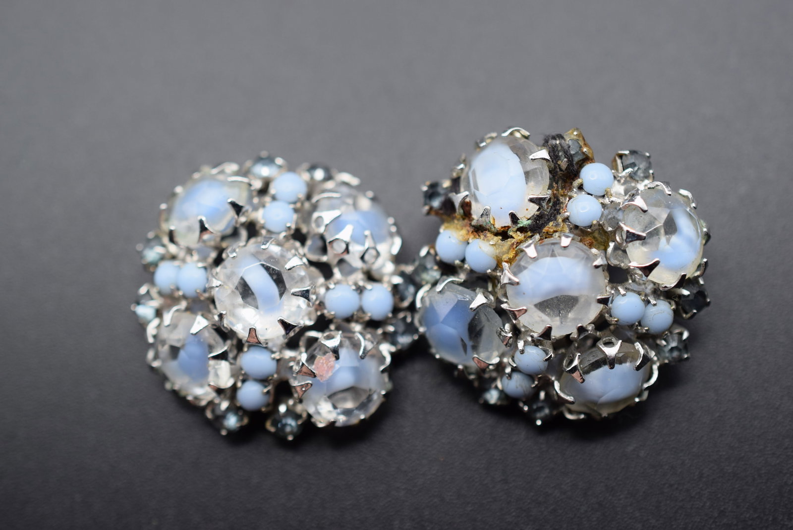 Clip Art Glass Earrings Vintage 1940's Lot HK 705: Clip Art Glass Earrings Vintage missing one clip on one earring
