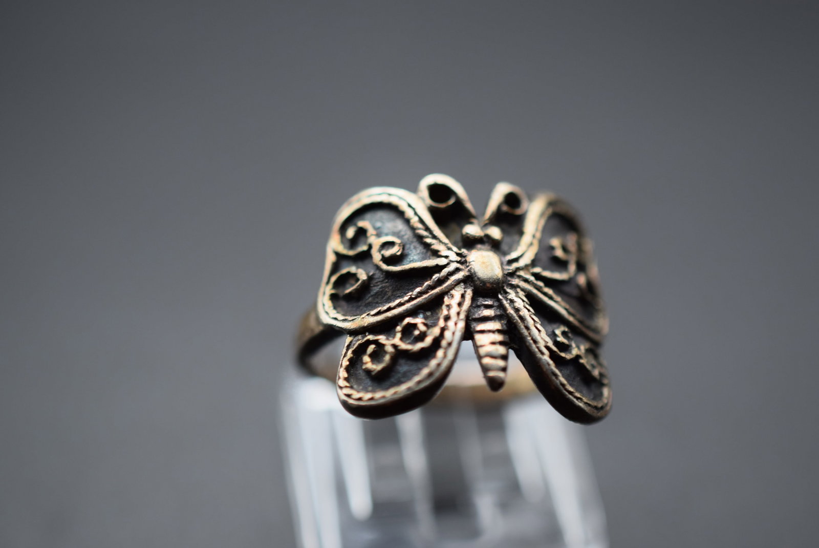 Butterfly Filgree Thick Beauty Sterling Silver 925 Vintage Ring Size 8 Lot EH 711: Butterfly Filgree Thick Beauty Sterling Silver 925 Vintage Ring Size 8 Top Quality top measures 3/4" signed 925 weighs 6.94 grams