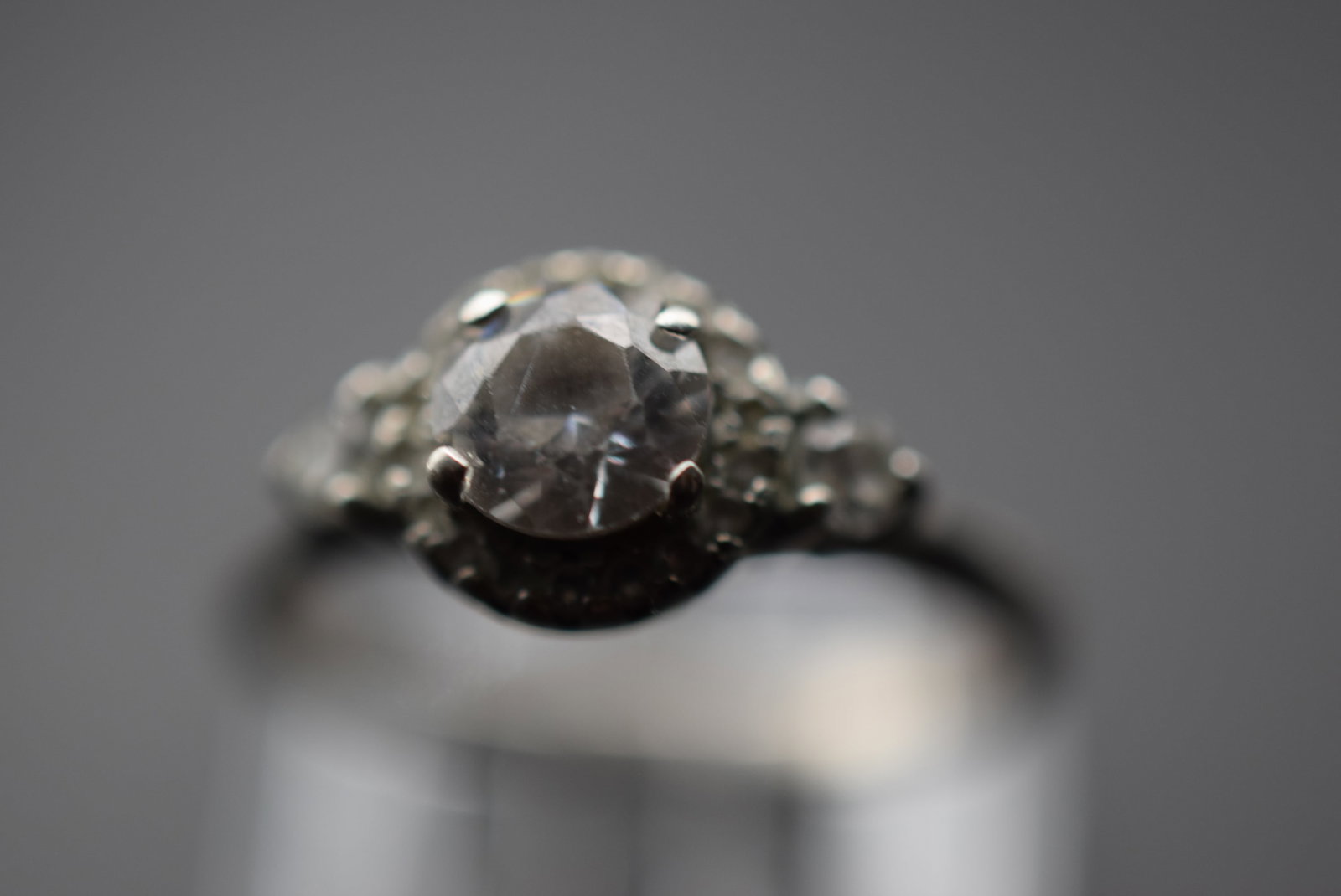 CZ Engagement Sollitaire Sterling Silver 925 Vintage Ring Size 7.5 Lot EH 731: CZ Engagement Sollitaire Sterling Silver 925 Vintage Ring Size 7.5 measures 3/8" signed 925 weighs 3.07 grams