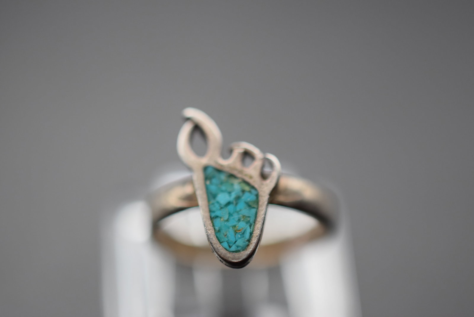 Bear Claw Turquoise Chip Native Sterling Silver 925 Vintage Ring Size 4 Lot EH 743: Bear Claw Turquoise Chip Native Sterling Silver 925 Vintage Ring Size 4 measures 5/8" unsigned untested weighs 1.36 grams