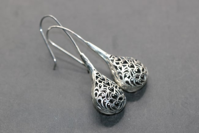Sterling Hearts Drop Pierced Earrings Silver Lot 752: Sterling Hearts Drop Earrings Silver Pierced measures 2 3/8" x 3/4"