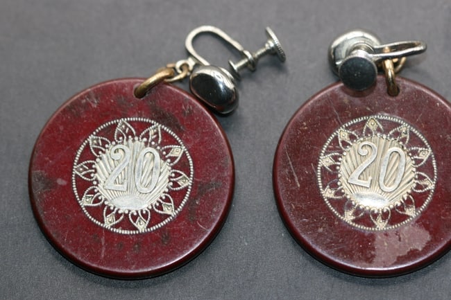 Bakelite vintage Casino Chip made to earrings OLD Lot 753: Bakelite vintage Casino Chip made to earrings OLD measure1 3/8" in diameter