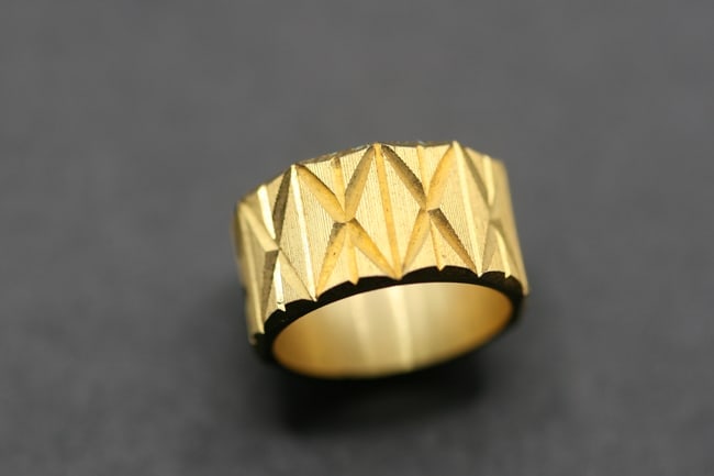 70's Frosted Band Ring vintage Size 6 Lot 770: 70's Frosted Band Ring vintage Size 6 Looks like gold, nice plating, measures 5/8" wide