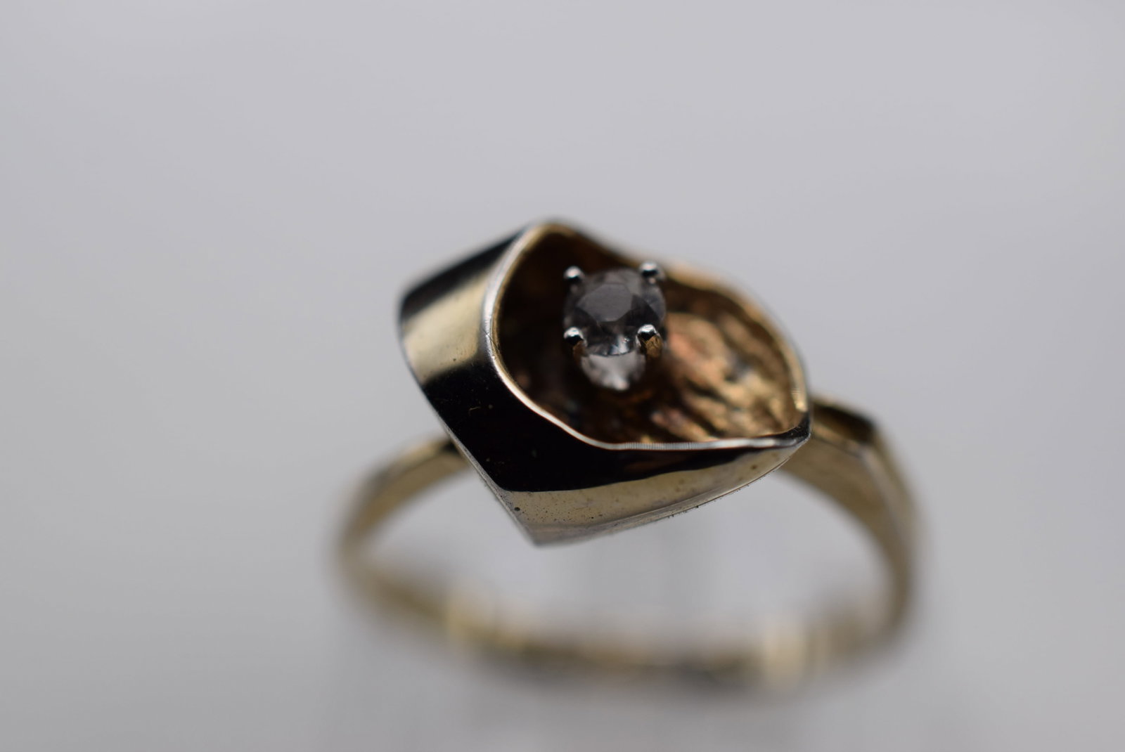 Solitaire Ring Vintage 1970's Lot HK 783 (1 of 2)