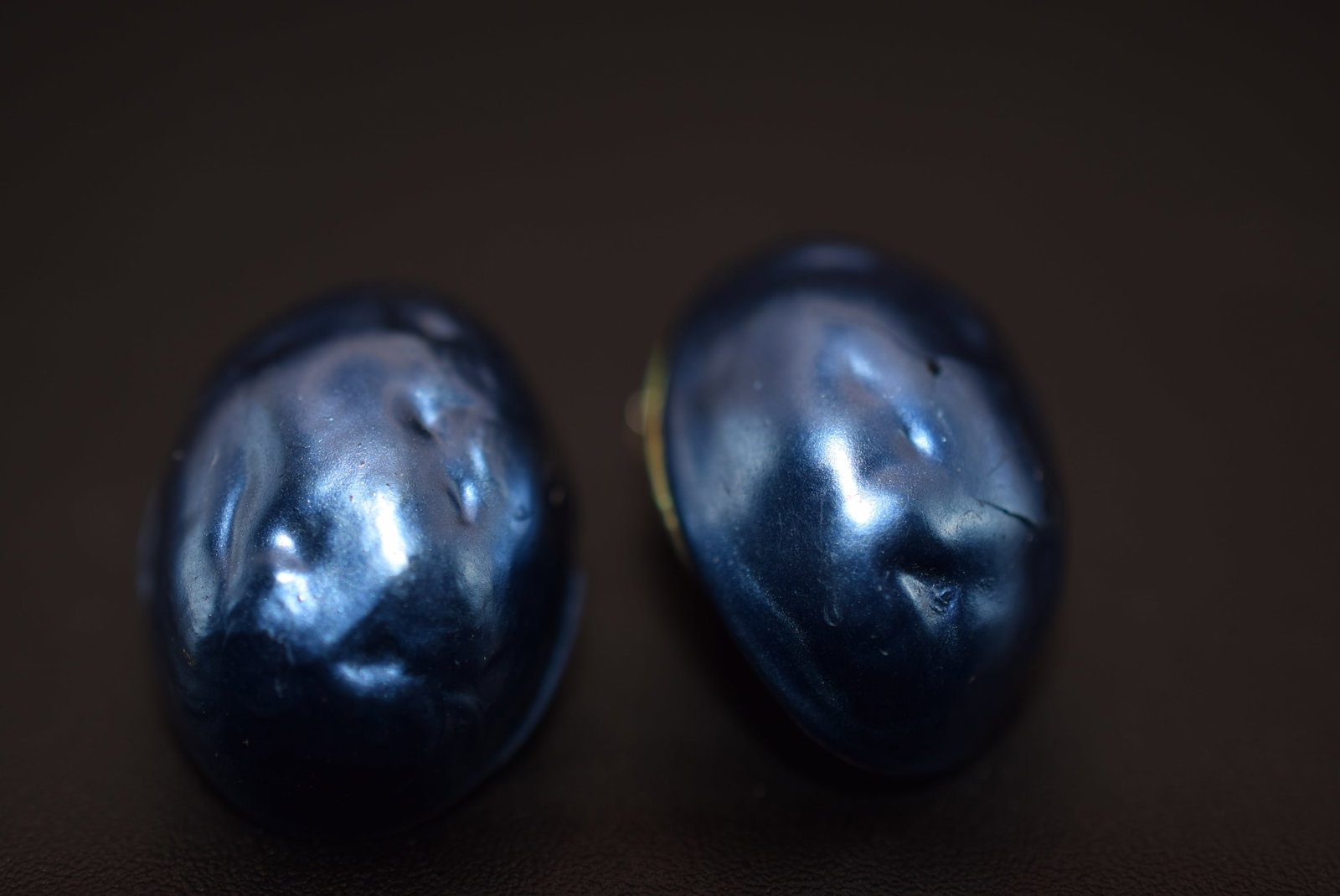 Baroque Glass Pearl Clip Vintage Earrings Lot EH 789: Baroque Glass Pearl Clip Vintage Earrings measures 3/4" x 1/2"