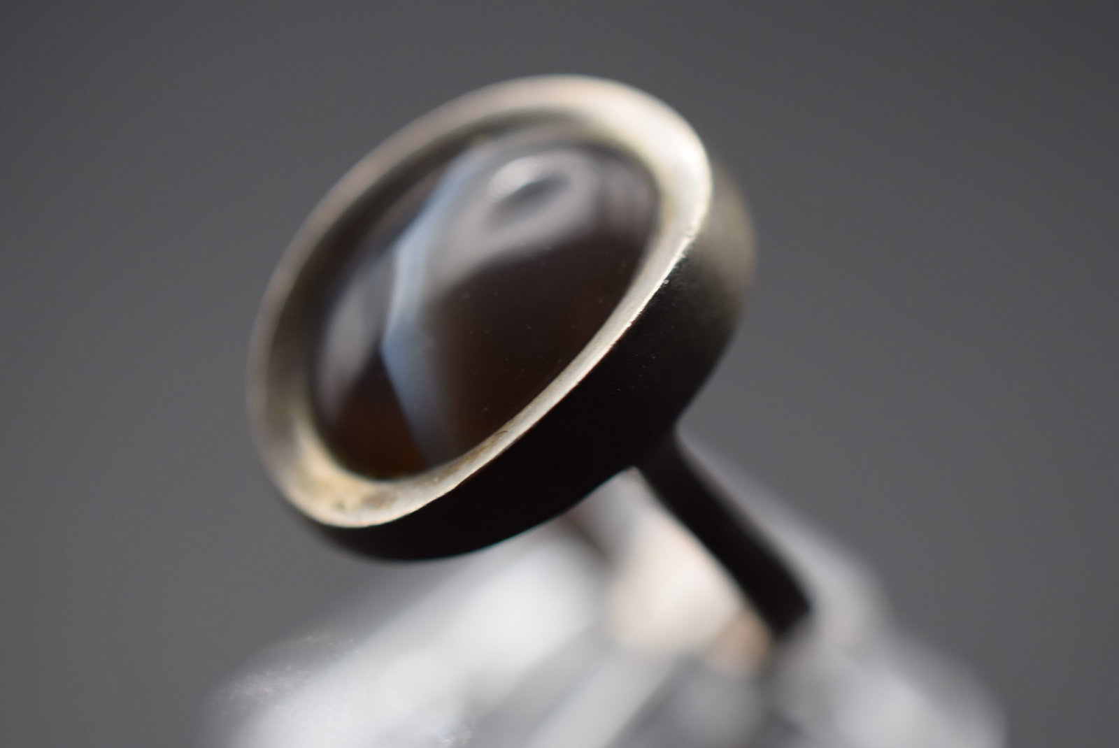 Magnificent Modernist Sterling Silver 925 Vintage Ring Size 5 Lot EH 819: Magnificent Modernist Sterling Silver 925 Vintage Ring Size 5 top measures 7/8" Signed 925 weighs 4.93 grams