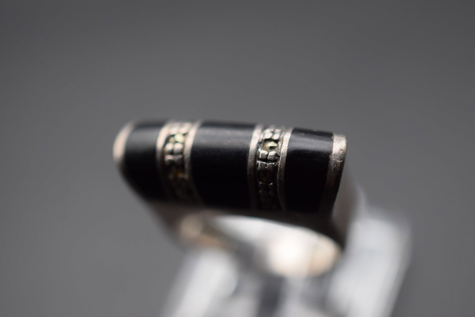 Marcasite Enamel Raised Sterling Silver 925 Vintage Ring Size 5 Lot EH 826: Marcasite Enamel Raised Sterling Silver 925 Vintage Ring Size 5 measures 3/8" signed 925 weighs 7.45 grams