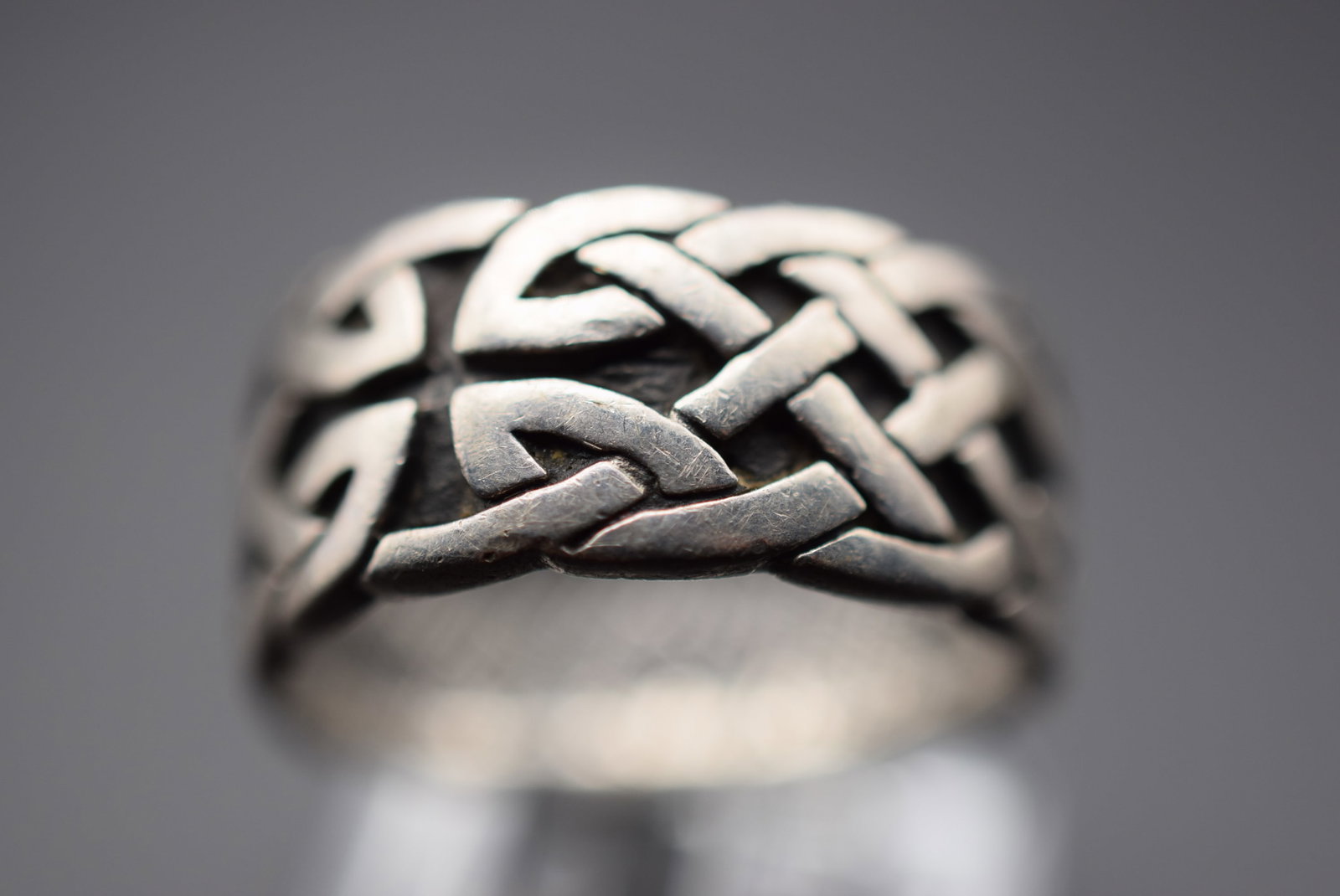 Celtic Weave Sterling Silver 925 Vintage Ring Size 10.25 Lot EH 828: Celtic Weave Sterling Silver 925 Vintage Ring Size 10.25 measures 1/2" signed 925 weighs 8.35 grams