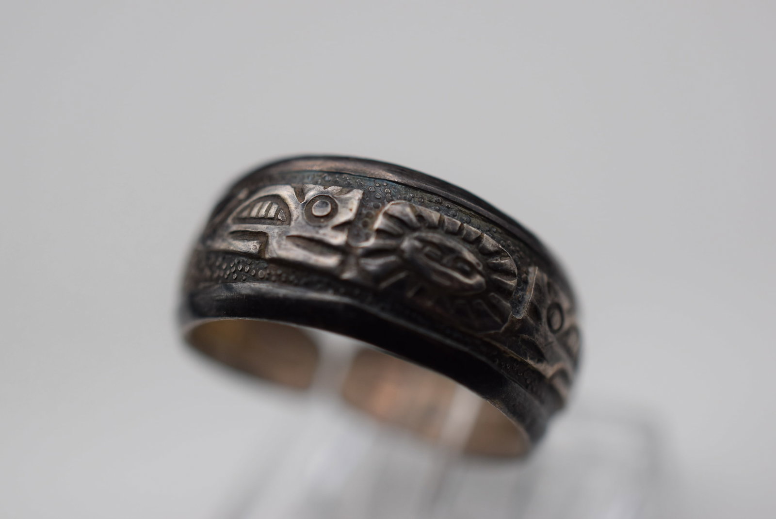 Sun Dragon Repousse Sterling Silver 925 Vintage Ring Size 7 Lot EH 853: Sun Dragon Repousse Sterling Silver 925 Vintage Ring Size 7 measures 3/8" signed 925 weighs 2 grams