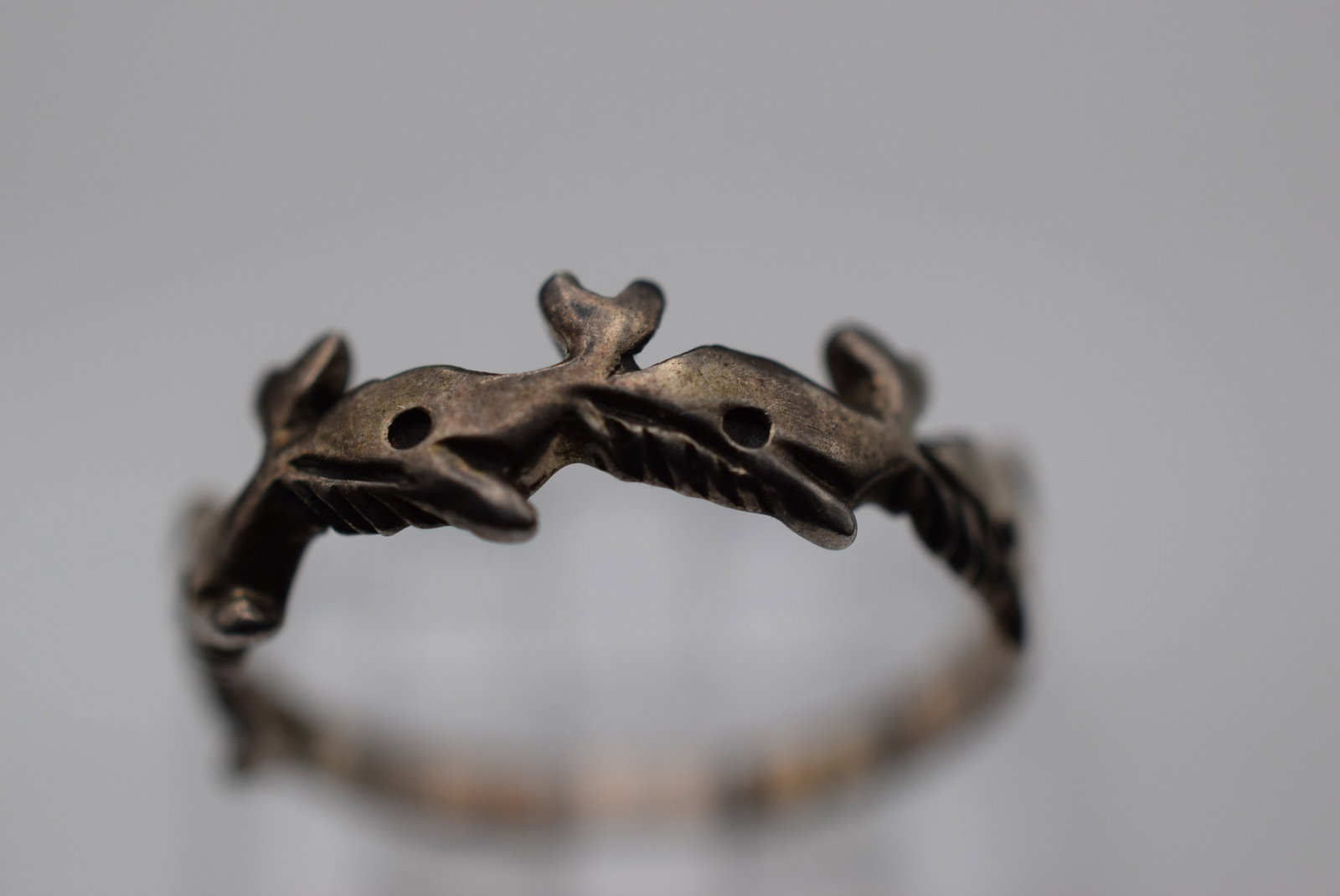 Whale Repousse Sterling Silver 925 Vintage Ring Size 5.5 Lot EH 874: Whale Repousse Sterling Silver 925 Vintage Ring Size 5.5 measures 1/4" wide signed 925 weighs 1.4 grams