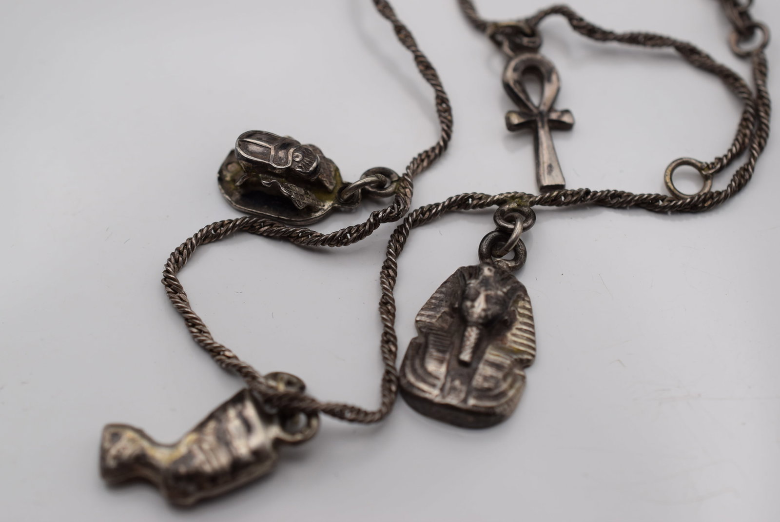 Ankle Bracelet Sterling Scarab King Tut Nefertiti Anka Vintage Lot EH 878: Ankle Bracelet Sterling Scarab King Tut Nefertiti Anka Vintage measures 9 3/4" long signed 925 on the clasp and on the anka in arabic weighs 8.45 grams
