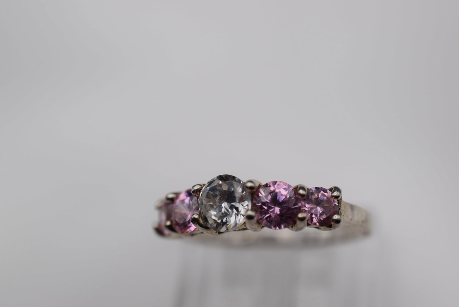 925 Pink CZ Sterling Silver 925 Vintage Ring Size 5.25 Lot EH 879: 925 Pink CZ Sterling Silver 925 Vintage Ring Size 5.25 top measures 1/4" signed 925 weighs 2.58 grams
