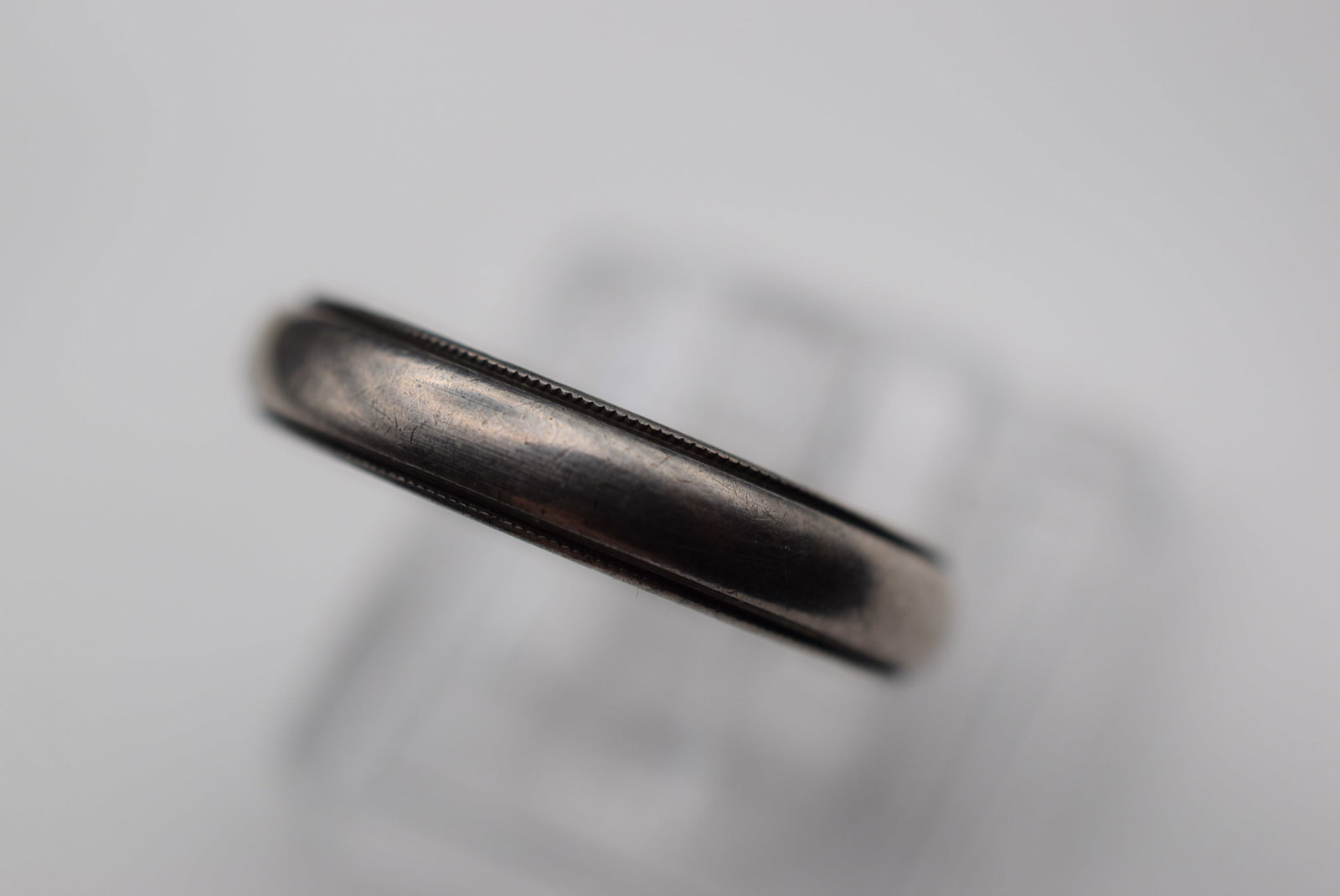 Raised Dot Edge Band Sterling Silver 925 Vintage Ring Size 8 Lot EH 880: Raised Dot Edge Band Sterling Silver 925 Vintage Ring Size 8 measures 1/4" signed Sterling weighs 2.58 grams