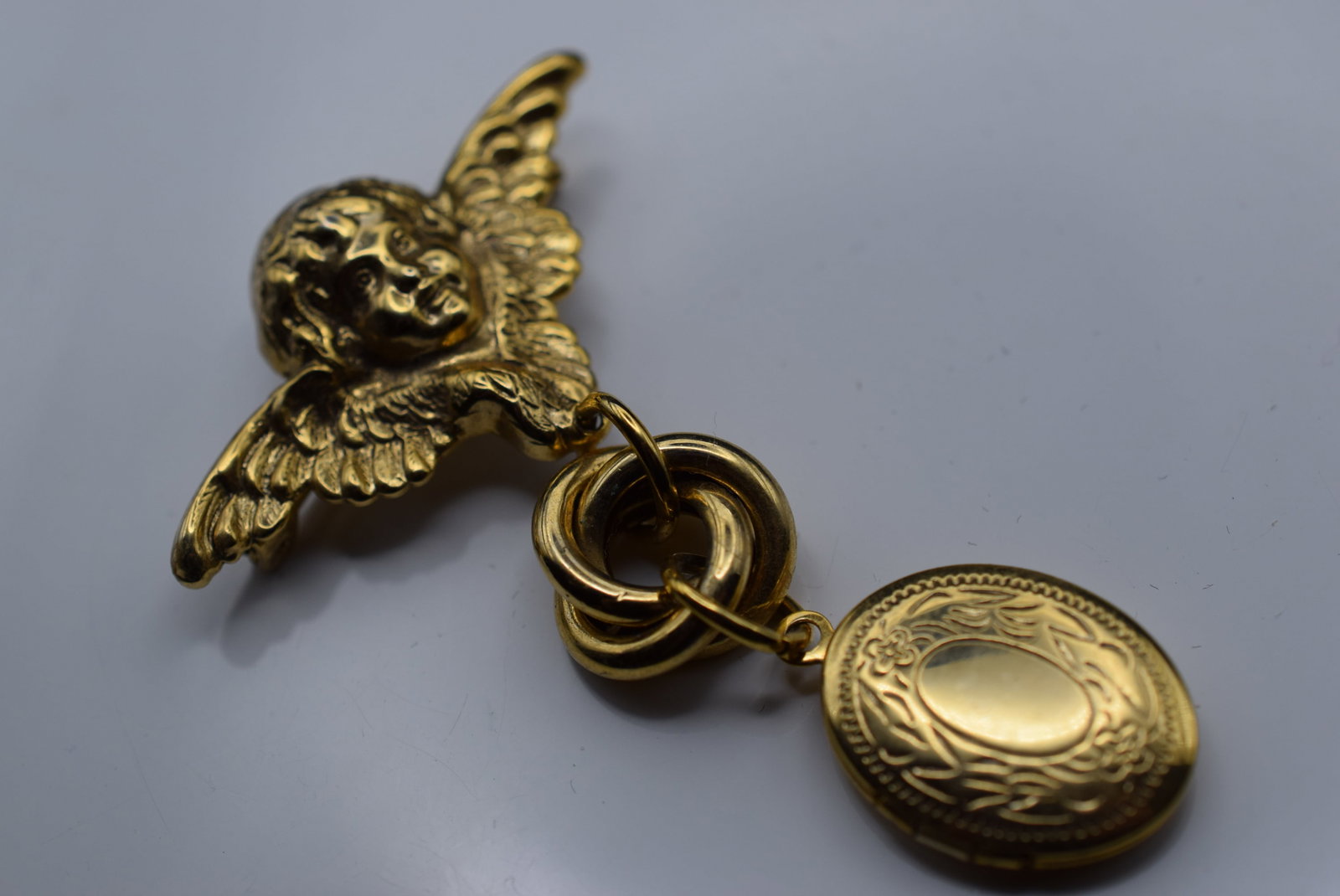 Brooch Vintage Angel Cherub Locket Lot HK 883 (1 of 3)