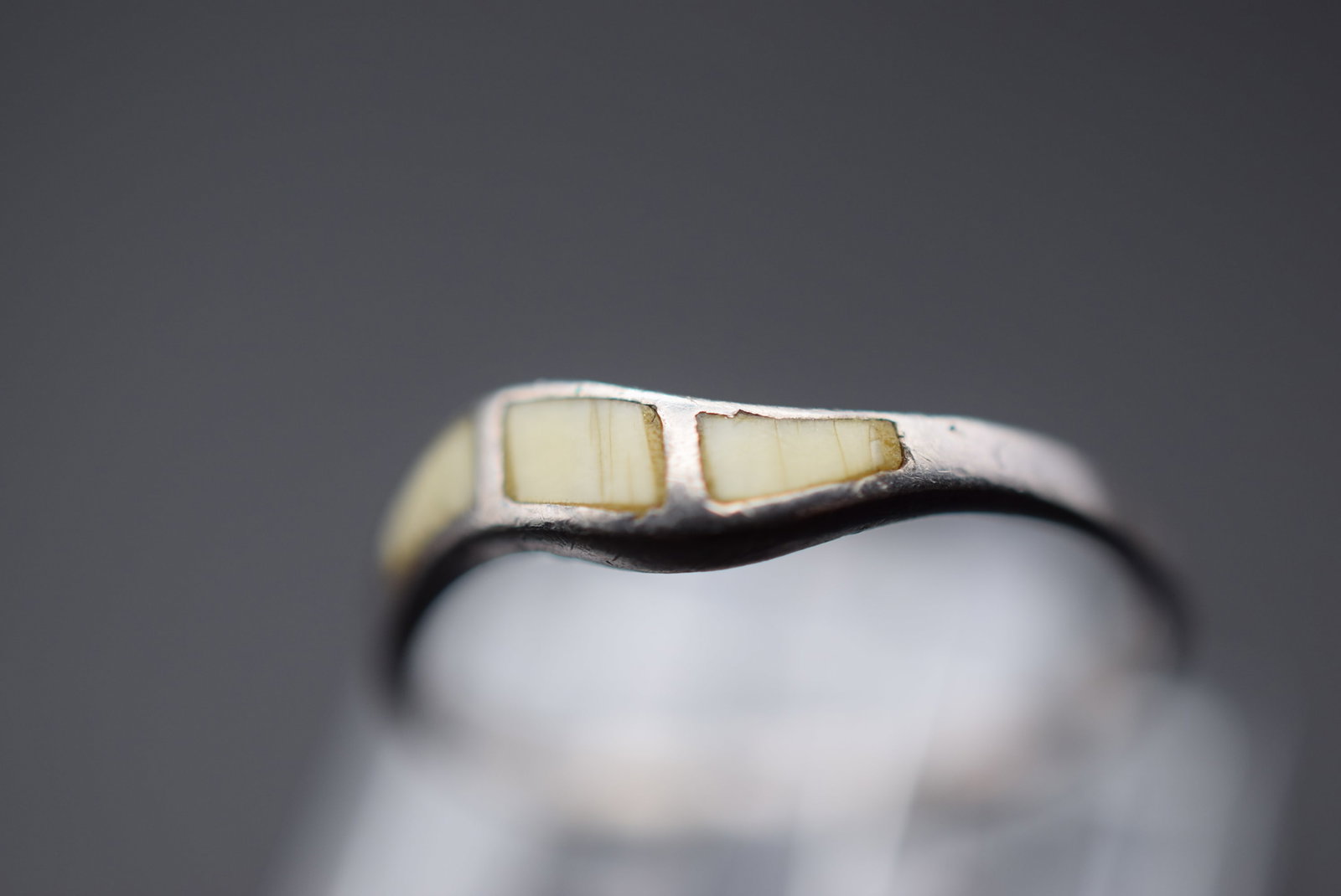 Delicate Beauty Wave Sterling Silver 925 Vintage Ring Size 5.5 Lot EH 890: Delicate Beauty Wave Sterling Silver 925 Vintage Ring Size 5.5 measures 1/2" signed 925