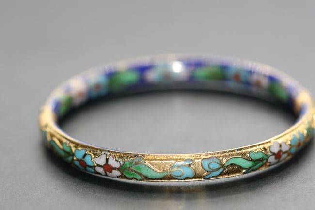 Cloisonne Gold Hinged Bangle Bracelet Vintage Lot 898: Cloisonne Gold Hinged Bangle Bracelet Vintage measures 2 3/8" across the inside and is 3/8" wide and is Gold on exterior and Blue Cobalt on the interior NICE!