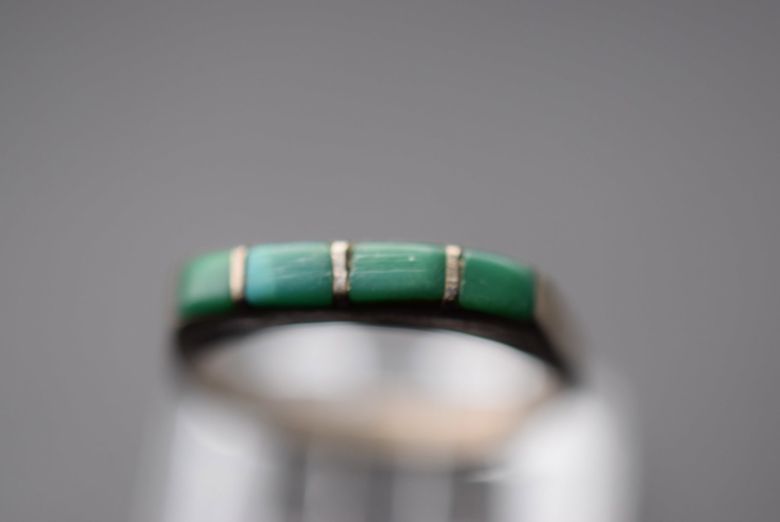 Green Sterling Silver 925 Vintage Ring Size 5 Lot EH 904: Green Sterling Silver 925 Vintage Ring Size 5 measuress 1/8" unsigned weighs 1.7 grams