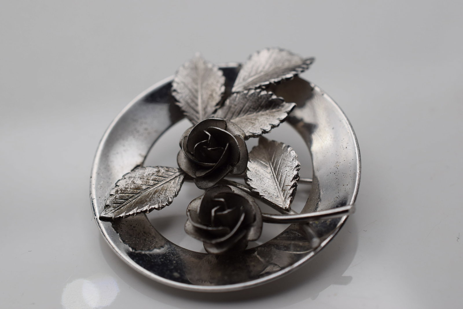 Bond Boyd Sterling Silver 925 Brooch Pin Vintage 1940's Lot EH 939: Bond Boyd Sterling Silver 925 Brooch Pin Vintage 1940's measures 1 5/8" in diameter signed Bond Boyd Ster weighs 9.61 grams