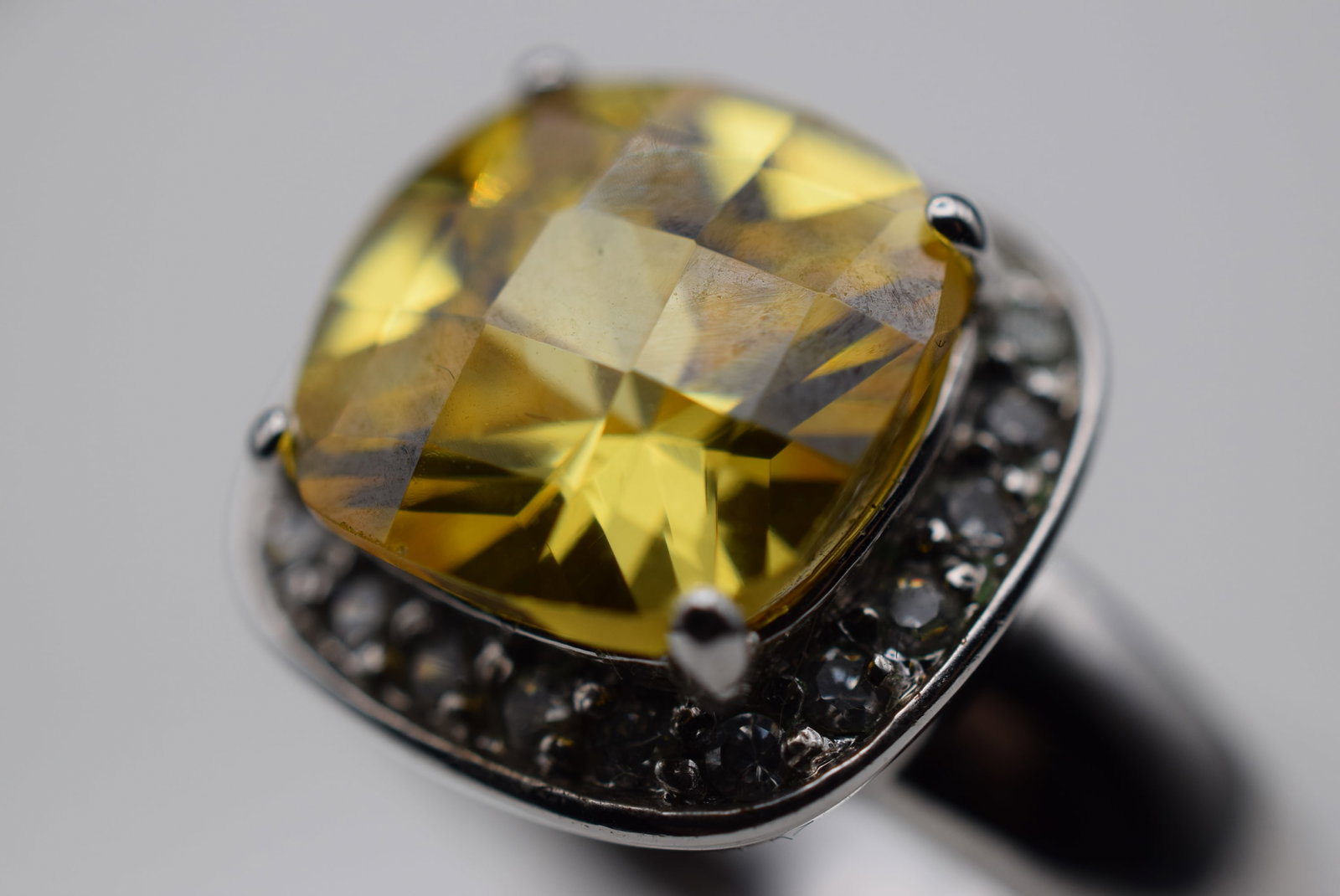 Huge Citrine CZ Cocktail Sterling Silver 925 Vintage Ring Size 8 Lot EH 940: Huge Citrine CZ Cocktail Sterling Silver 925 Vintage Ring Size 8 top measures 5/8" wide signed 925 weighs 8.77 grams