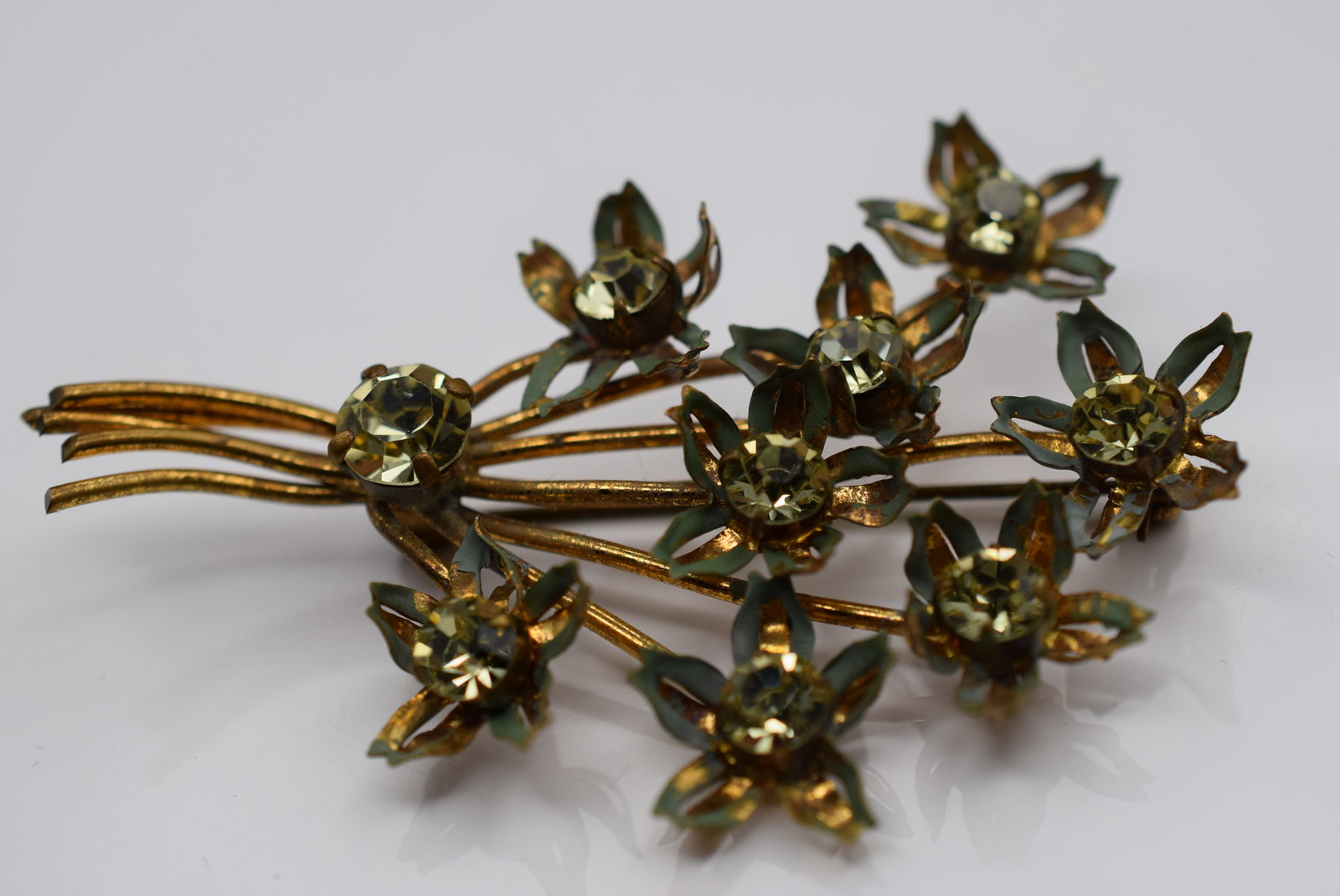 Rhinestone Brooch Vintage Flowers Spray 1940's Lot HK 941: Rhinestone Brooch Vintage Flowers Spray 1940's measures 2 5/8" x 1 3/4"