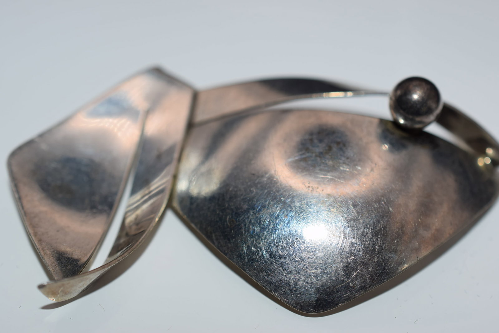 Sterling Modernist Brooch Vintage 925 Lot HK 946: Sterling Modernist Brooch Vintage 925 weighs 12.59 grams signed Sterling