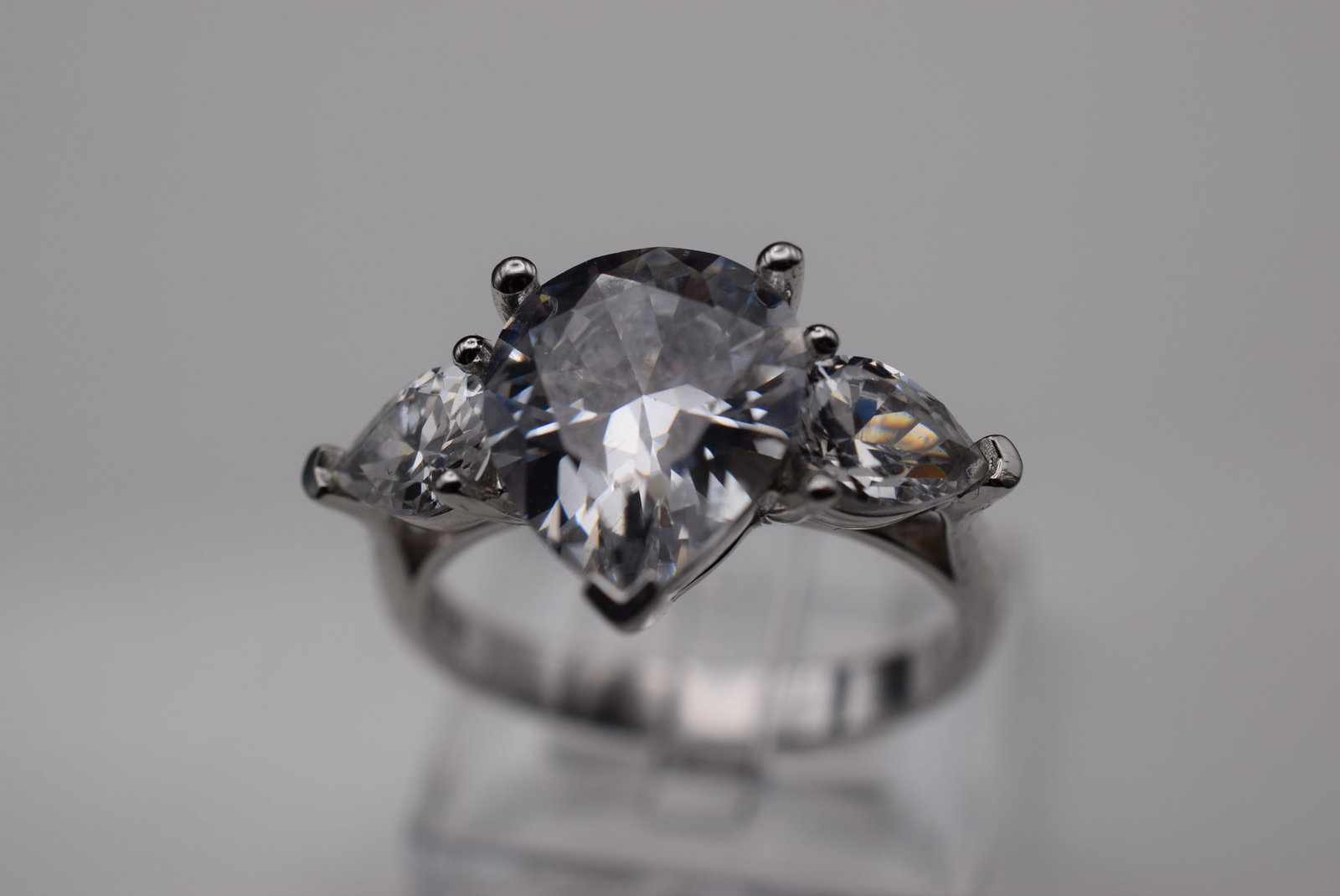 Wow Huge Pear CZ Cocktail Sterling Silver 925 Vintage Ring Size 8.5 Lot EH 950: Wow Huge Pear CZ Cocktail Sterling Silver 925 Vintage Ring Size 8.5 top measures 5/8" signed 925 weighs 5.64 grams