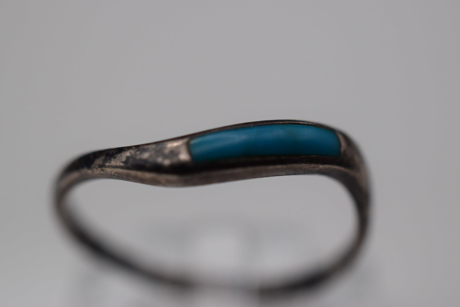 Turquoise Sterling Silver 925 Vintage Ring Size 6.75 Lot EH 978: Turquoise Sterling Silver 925 Vintage Ring Size 6.75 measures 1/8" wide has a small crack fracture in the stone, signed 925 weighs 1.1 grams